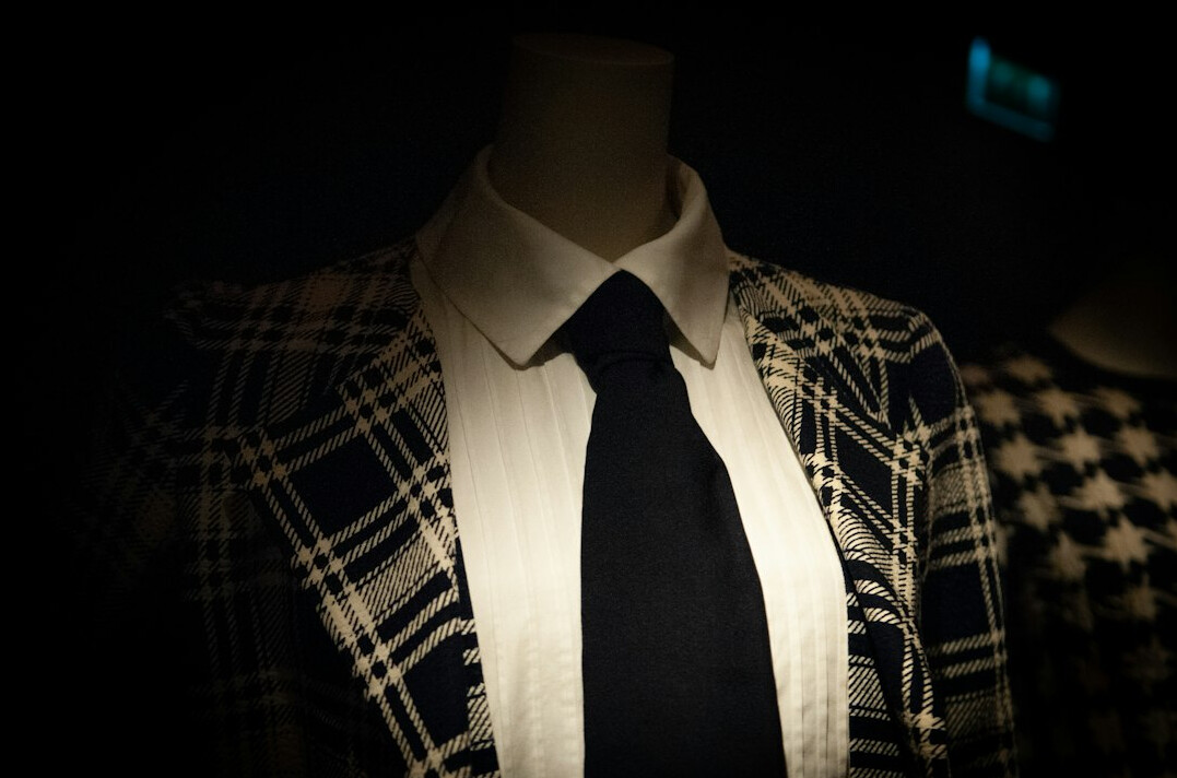 detective in plain clothes
